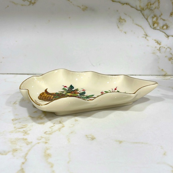 LENOX HOLIDAY TARTAN DIMENSION COLLECTION CHRISTMAS TREE SHAPED DISH 7.5” x 7” - Picture 3 of 10